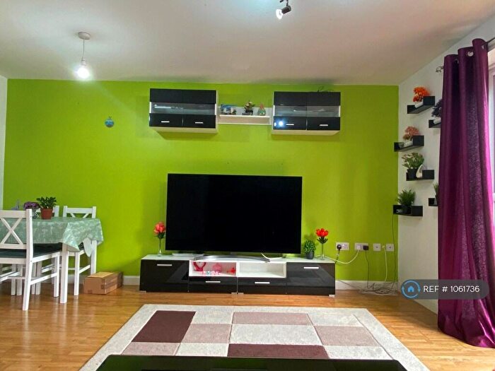 3 Bedroom Semi Detached House To Rent In Skinners Croft, Patchway, Bristol, BS34