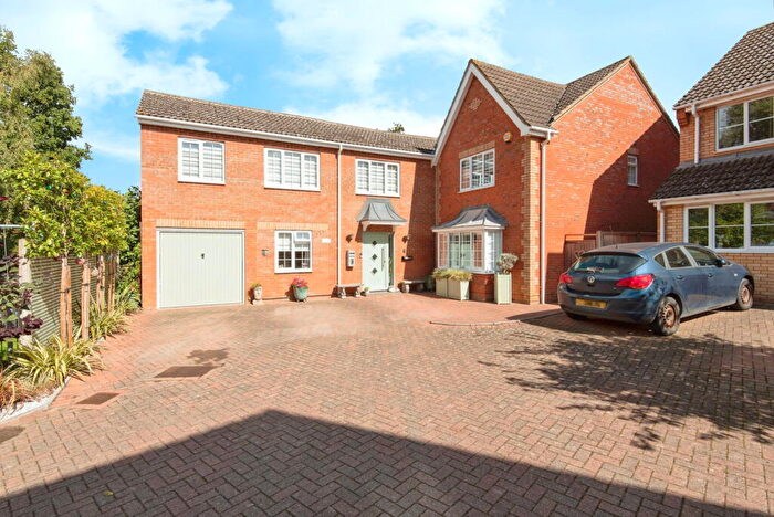 6 Bedroom Detached House For Sale In Priory Gate, Shefford, SG17