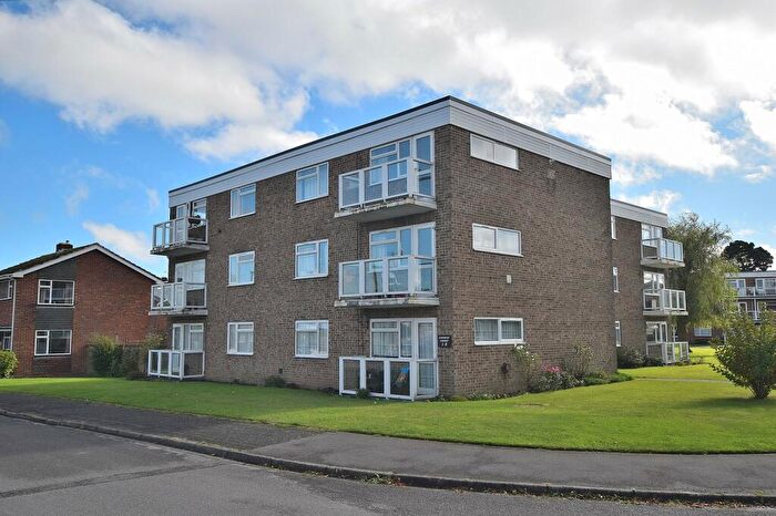 2 Bedroom Flat For Sale In Stirling Close, New Milton, Hampshire., BH25