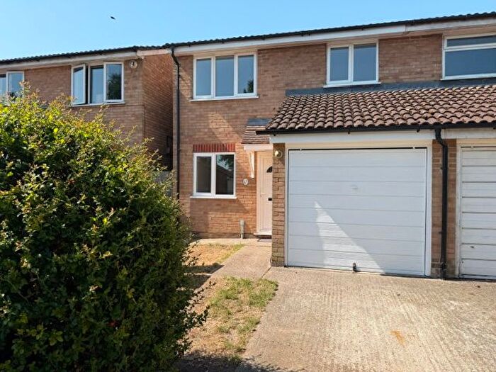 3 Bedroom End Terrace House For Sale In Ranyard Close, Chessington, KT9