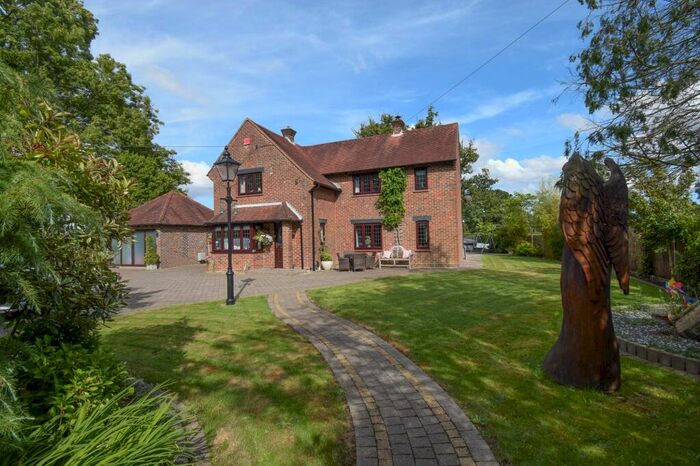 4 Bedroom Detached House For Sale In Botley Road, Curdridge, SO32