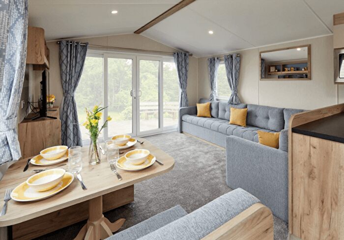 3 Bedroom Mobile/park Home For Sale In Flamingo Land, Malton, YO17