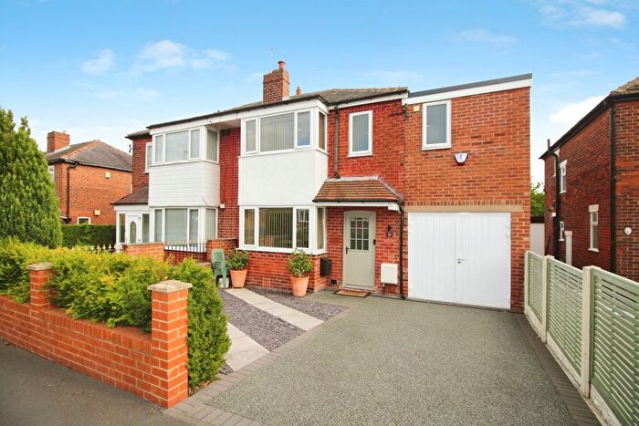 3 Bedroom Semi-Detached House For Sale In Carr Gate Mount, Wakefield, WF2