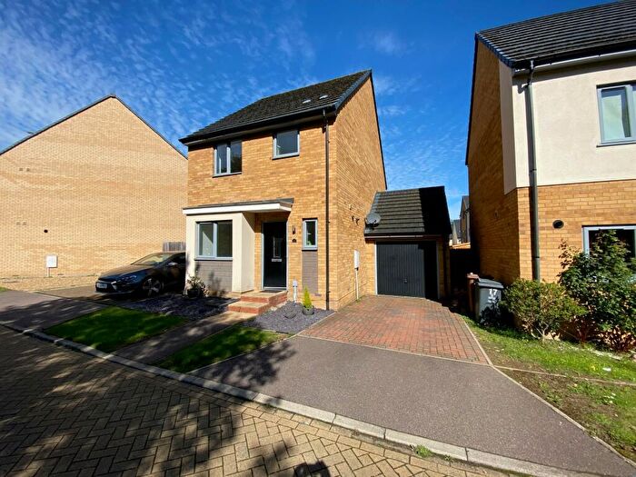 3 Bedroom House To Rent In Lulworth Close, Chrysalis Park, SG1