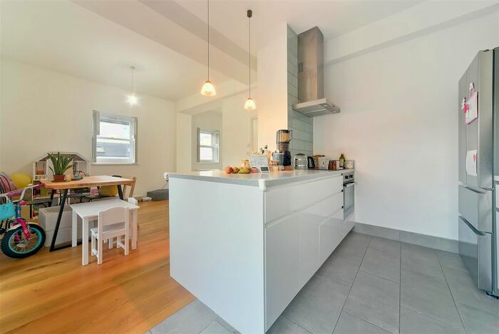 2 Bedroom Flat To Rent In Dundonald Road, London, SW19