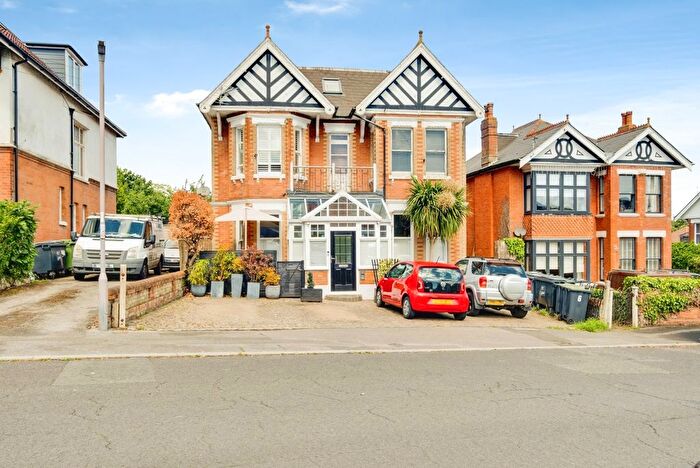 2 Bedroom Flat For Sale In Irving Road, Bournemouth, Dorset, BH6