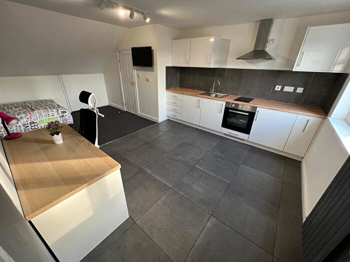 5 Bedroom Semi Detached House To Rent In Fletcher Road, Beeston, NG9