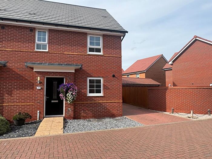 3 Bedroom Semi Detached House For Sale In Lockwood Way, Hampton Water, Peterborough, PE7