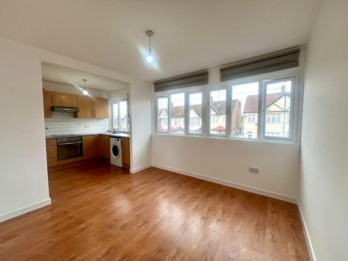 2 Bedroom Flat To Rent In Sinclair Road, E4