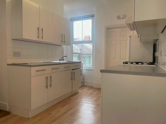 1 Bedroom Flat To Rent In Temple Dwellings, Temple Street, London, E2