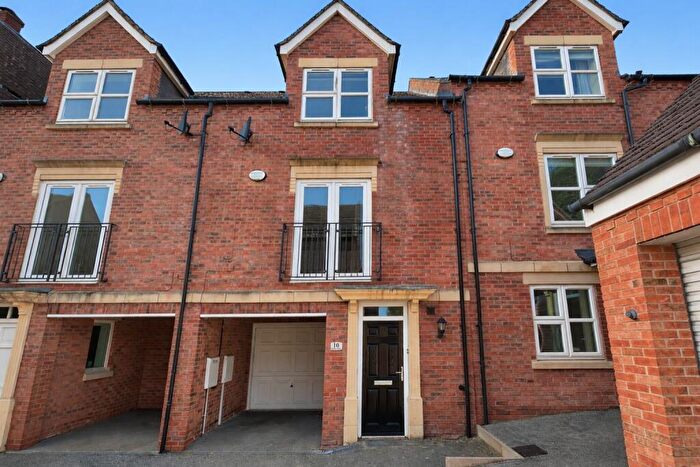 3 Bedroom Town House To Rent In Drum Close, Allestree, Derby, DE22
