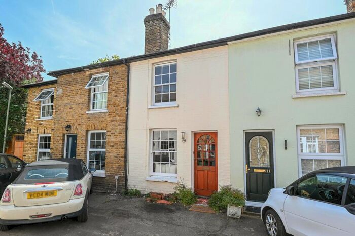 2 Bedroom Cottage To Rent In Beech Road, Weybridge, KT13