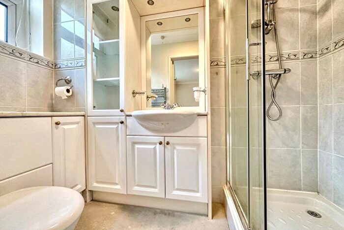 2 Bedroom Flat For Sale In Canford Cliffs, BH13