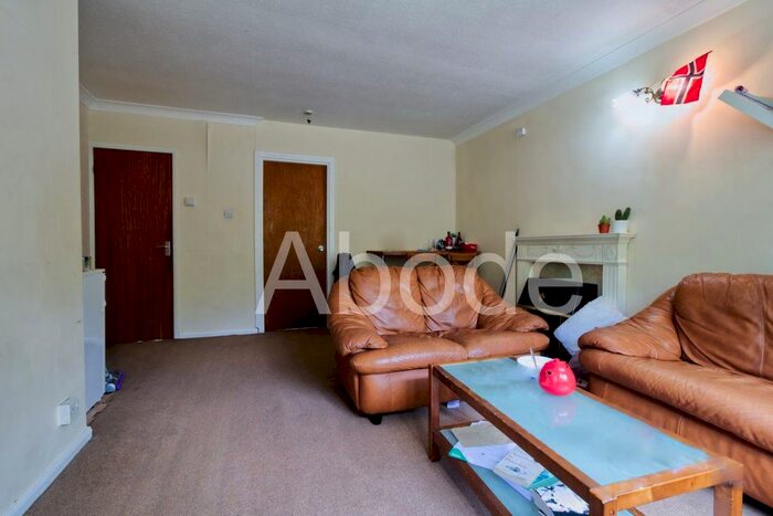 3 Bedroom Property To Rent In North Grange Mews, Leeds, West Yorkshire, LS6