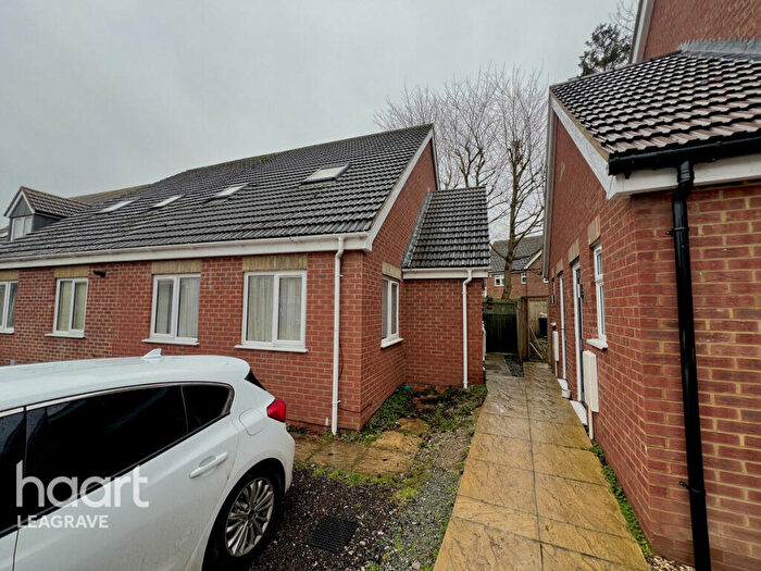 1 Bedroom Bungalow For Sale In Chester Mews, Luton, LU4