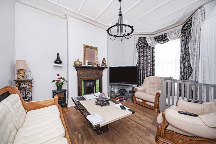 4 Bedroom Semi-Detached House For Sale In Granville Road, Bowes Park, London, N13