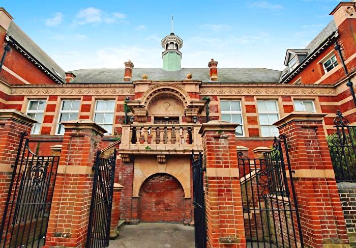 3 Bedroom Flat For Sale In Old College Court, Upper Holly Hill Road, Upper Belvedere, DA17