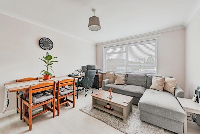 1 Bedroom Apartment For Sale In Brighton Road, Redhill, RH1