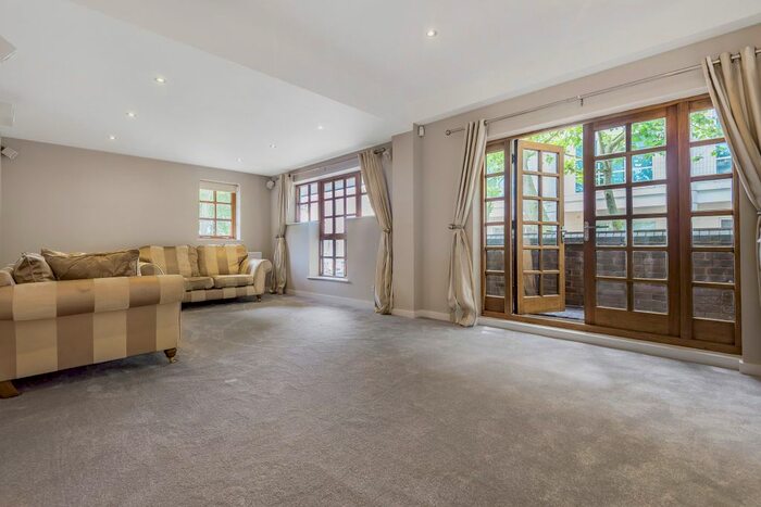 2 Bedroom End Of Terrace House To Rent In Swedish Quays, Rope Street, Surrey Docks, SE16