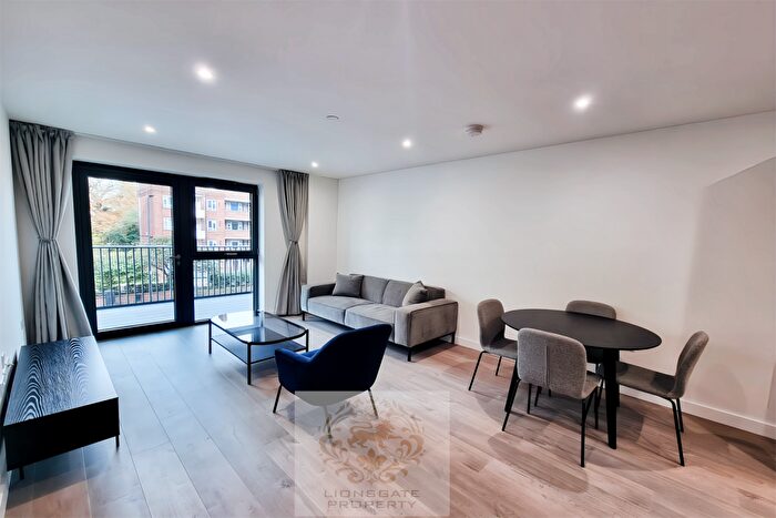 1 Bedroom Apartment To Rent In Anax Street, N4