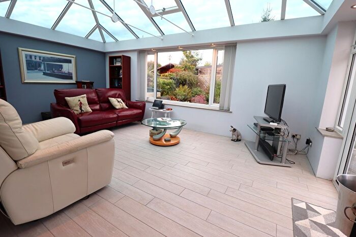 3 Bedroom Detached Bungalow For Sale In Warren Close, Rayleigh, SS6