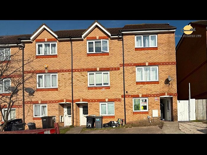 4 Bedroom Town House For Sale In Dunraven Avenue, Luton, LU1