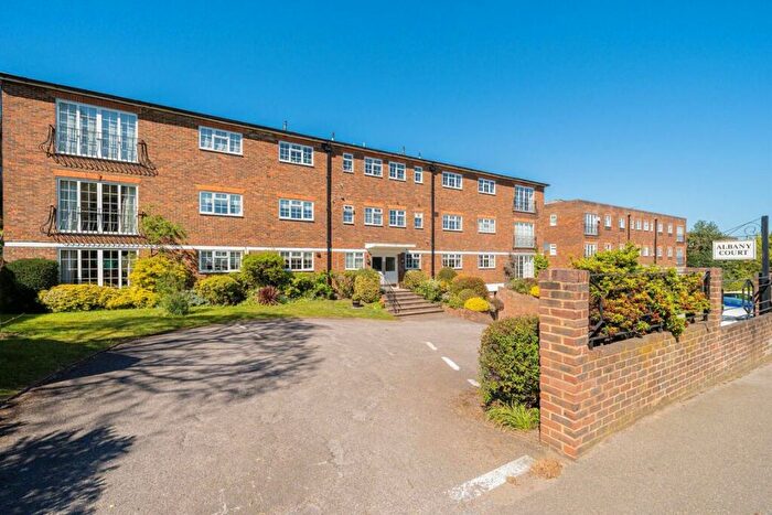 3 Bedroom Flat For Sale In Oatlands Drive, Weybridge, KT13