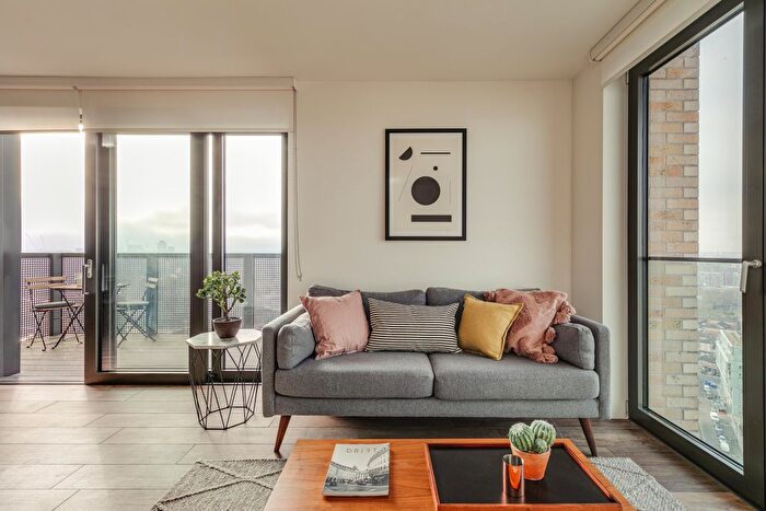 2 Bedroom Flat To Rent In Copperas Court, London, SE8