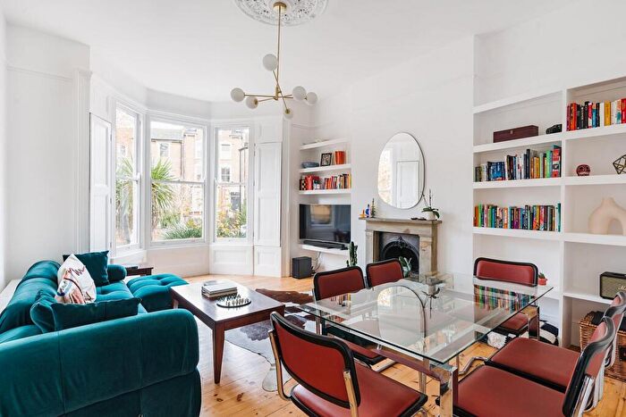 1 Bedroom Flat For Sale In Amhurst Road, E8