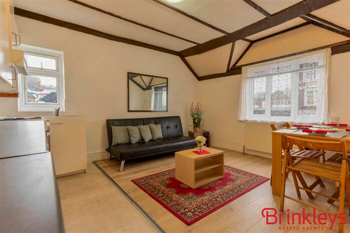 1 Bedroom Flat To Rent In Arthur Road, London, SW19