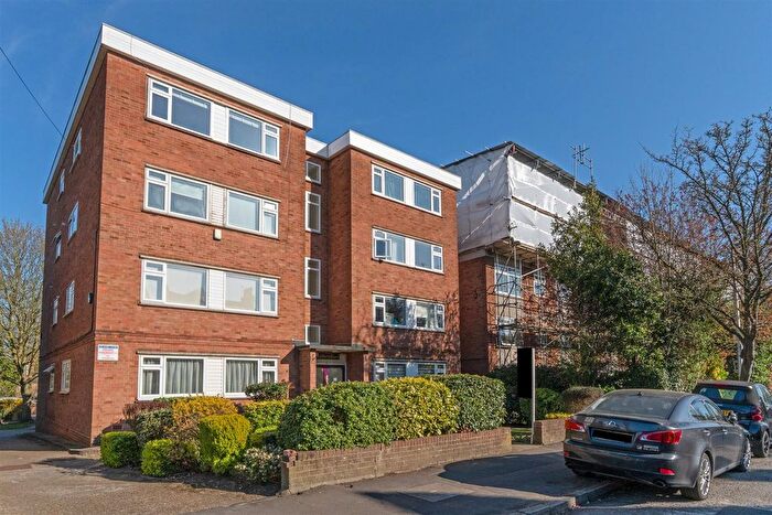 2 Bedroom Flat To Rent In Buckingham Road, London, E18