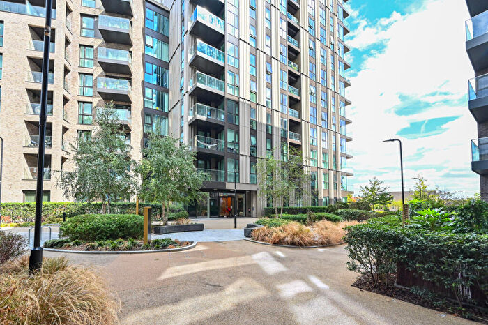 3 Bedroom Flat For Sale In Woodberry Down, , Stoke Newington, London, N4