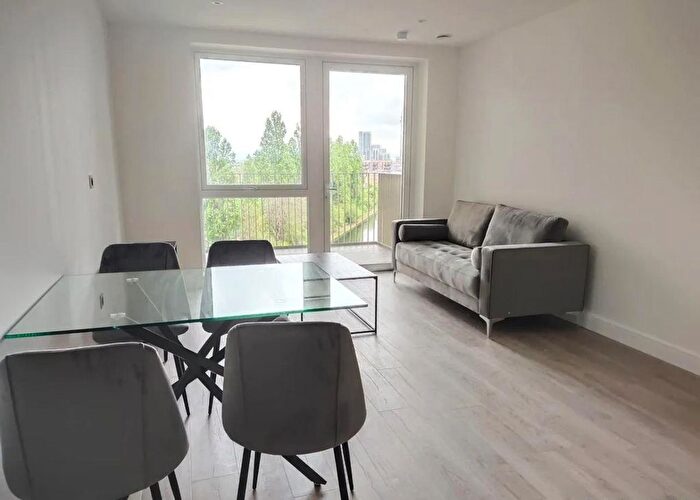 2 Bedroom Flat To Rent In Beresford Avenue, Wembley, HA0