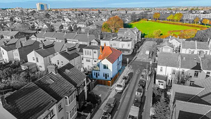 2 Bedroom Flat To Rent In Fairfax Drive, Westcliff-On-Sea, SS0