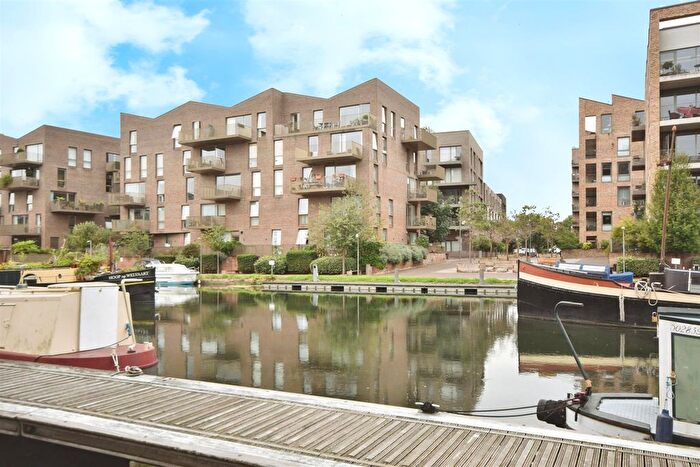 3 Bedroom Flat For Sale In Halyard Court, Durham Wharf Drive, Brentford, TW8