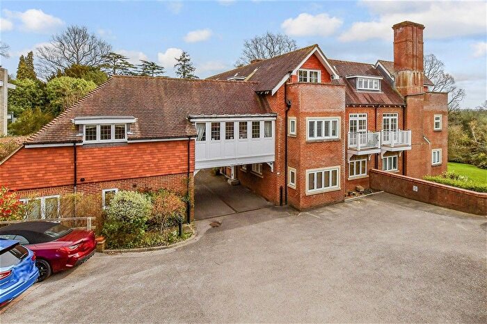 2 Bedroom Flat For Sale In Pembury Road, Tunbridge Wells, Kent, TN2