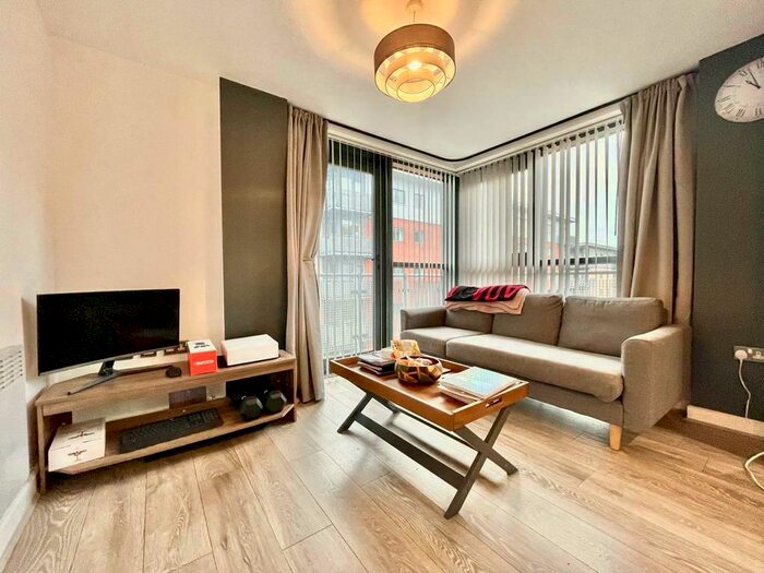 2 Bedroom Apartment To Rent In Velocity North, City Walk, LS11