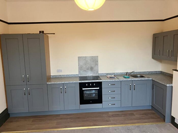 1 Bedroom Flat To Rent In Wheathouse Road, Huddersfield, West Yorkshire, HD2