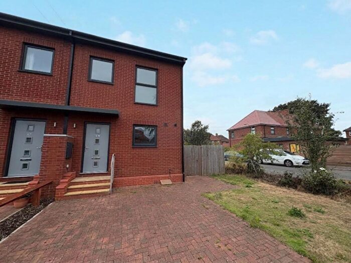 3 Bedroom Semi-Detached House To Rent In Redwood Crescent, Beeston, NG9