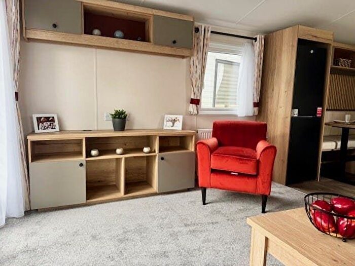 2 Bedroom Mobile/park Home For Sale In Carlton, Saxmundham, IP17