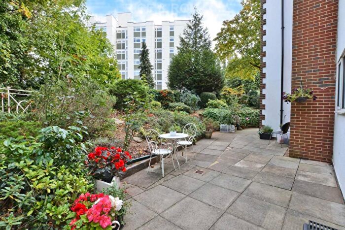1 Bedroom Retirement Property For Sale In Alexandra Lodge, Weybridge, KT13