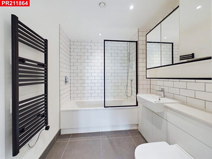 2 Bedroom Flat To Rent In Beaufort Square, Colindale, – Bedrooms Flat, NW9