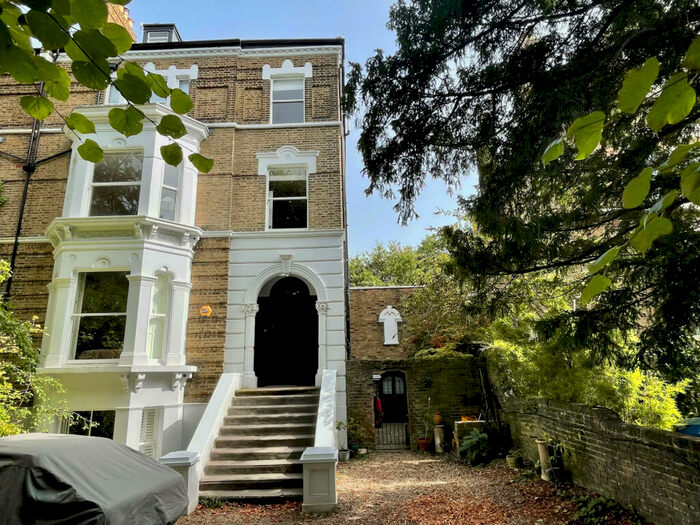 Flat To Rent In Wickham Roadv, SE4