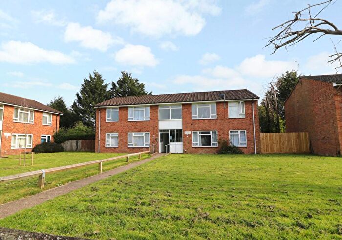 1 Bedroom Flat For Sale In Moore Crescent, Netley Abbey, SO31