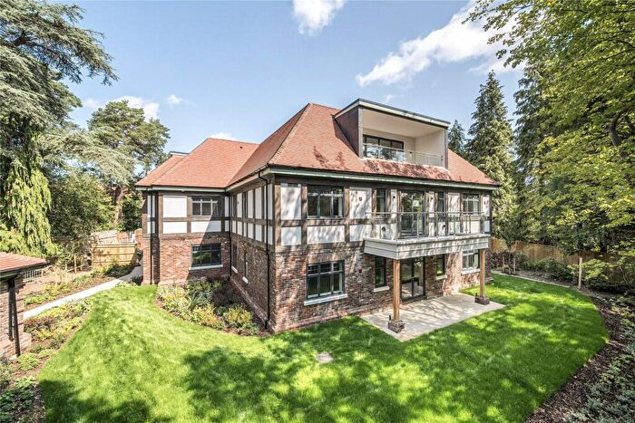 2 Bedroom Flat For Sale In Holly Bank Road, Woking, Surrey, GU22
