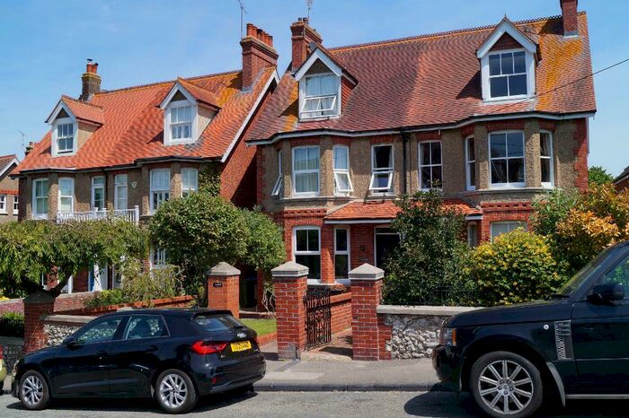 1 Bedroom Flat To Rent In College Hill, Steyning, BN44