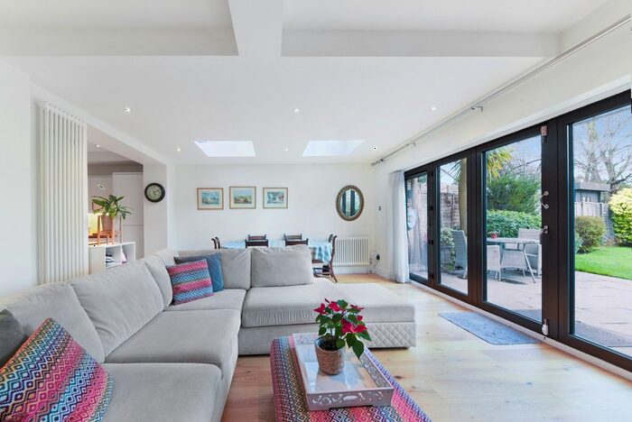 2 Bedroom Flat To Rent In Wimbledon Park Road, London, SW18