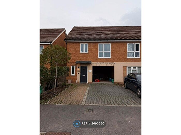 3 Bedroom Semi Detached House To Rent In Finch Road, Earley, Reading, RG6