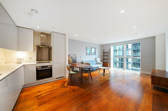 2 Bedroom Apartment To Rent In Lincoln Plaza, Canary Wharf, London, E14