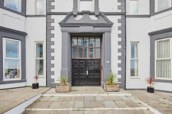 2 Bedroom Flat To Rent In Bay View, Esplanade, Whitley Bay, NE26